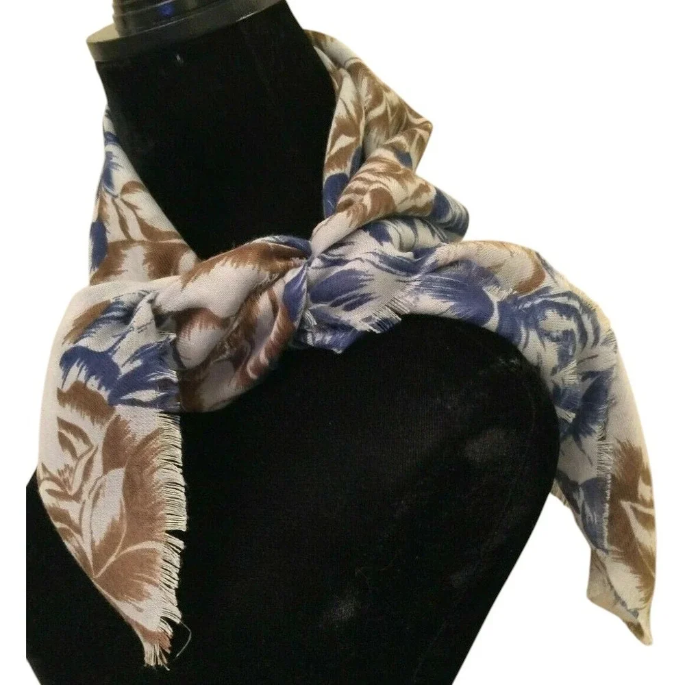 Jeffrey Lawrence For Lawrence Bentley Womens‎ Square Scarf Gray Floral 31